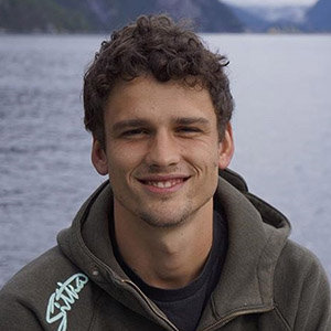 Simon Nessman Girlfriend, Net Worth, 2019