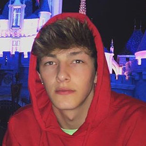 What Is Tayler Holder Age? Who Is His Girlfriend?