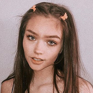 TikTok Star Signa Mae Wiki, Age, Boyfriend, Brother, How Tall Is She?