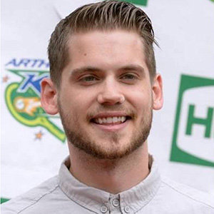 Tony Oller Bio, Girlfriend, Married, Net Worth