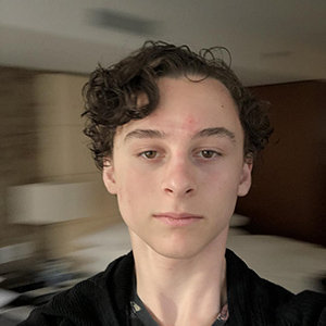 Wyatt Oleff Age, Girlfriend, Net Worth, Parents