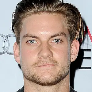 Jake Weary Wiki, Girlfriend, Dating, Gay, Affair, Family, Net Worth, Height