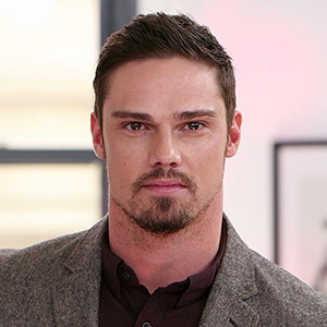 Jay Ryan Married, Wife, Girlfriend, Dating, Daughter, Family, Net Worth