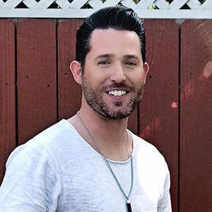 Joshua David Evans Wiki: Engaged, Girlfriend, Wife