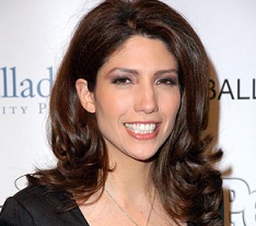 Lynda Lopez Married, Husband, Daughter, Family, Net Worth, Height