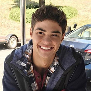Noah Centineo Wiki: Girlfriend, Gay, Dating, Family, Ethnicity, Net Worth